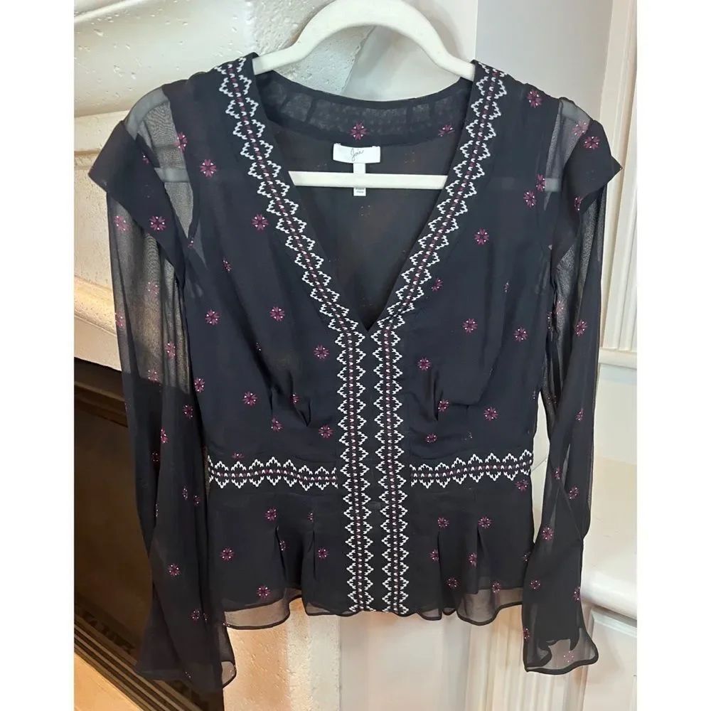 Joieย Womenโs Silk Longsleeve Top V neck BlouseโNavy Red White Shirt XS